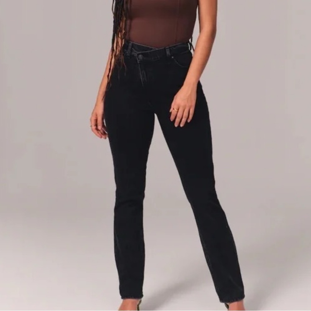 ABERCROMBIE &FITCH The 90’s Slim straight Ultra High Rise Washed Black